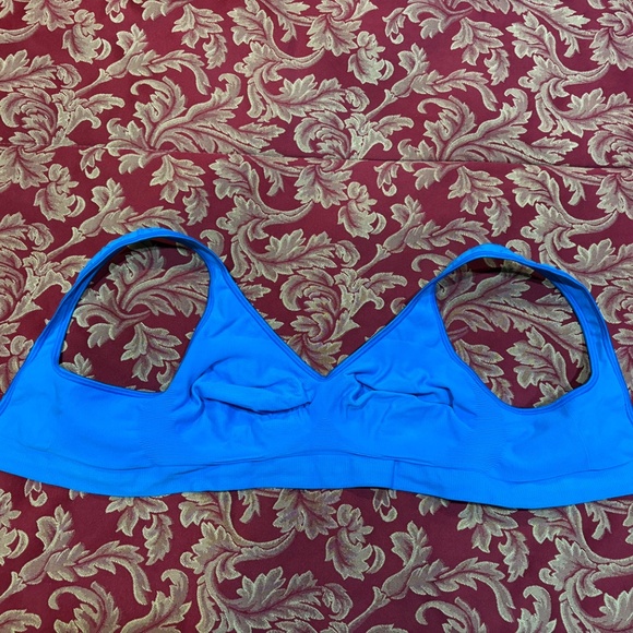 Share  Medium Blue Elastic Bra 95%Nylon/5% Spandex - Picture 4 of 7
